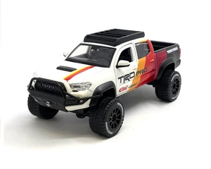 Maisto 1:24 Toyota Tacoma Trd Off Road Trd Pro - White With Racing Stripes- Maisto Design - Diecast