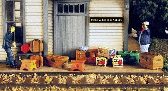 Monroe Models - HO Vintage Luggage Set - 2306