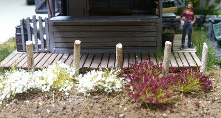 Bachmann - White & Burgundy Tufts - 31035