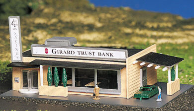 Bachmann - N Drive-in Bank W/fig B/U - 45804