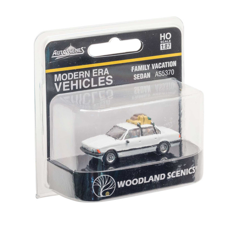 Woodland Scenics - Ho Family Vacation Sedan - AS5370