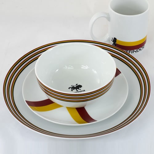 Seven20 - Dinnerware - Harry Potter - 16pc Gryffindor House Crest Set