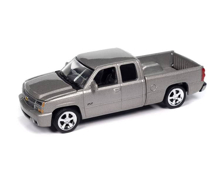 Auto World 1:64 2006 Chevrolet Silverado Ss Truck Extended Cab Fleetside Bed Silver Birch Metallic- Diecast Auto World 1:64 2006 Chevrolet Silverado Ss Truck Extended Cab Fleetside Bed Silver Birch Metallic- Diecast