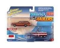 Johnny Lightning 1:64 Hulls & Haulers 1973 Chevy Caprice Wagon W/mastercraft Boat And Trailer Red Solid Pack- Diecast