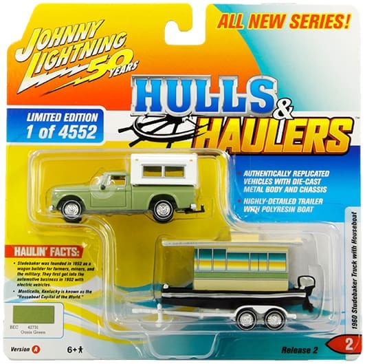 Johnny Lightning 1:64 50 Years Hulls & Haulers 2019 Release 2 Version A 1960 Studebaker Truck (oasis Green) With Houseboat- Diecast