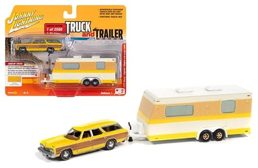 Johnny Lightning 1:64 Truck & Trailer 2020 Release 1 1973 Chevrolet Caprice Station Wagon W/ Camper Trailer- Diecast
