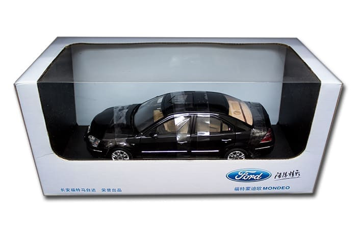 Paudi Model 1:18 2004 Ford Mondeo (black)- Diecast