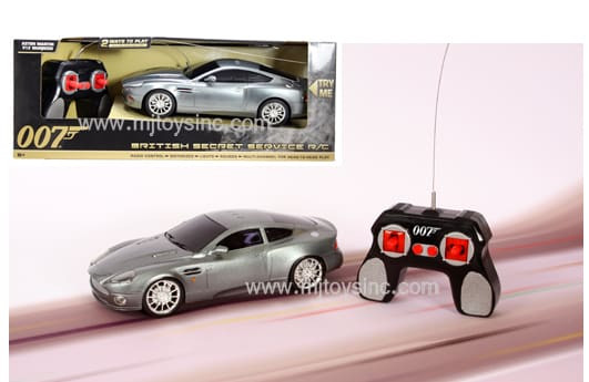 Toy State 1:18 Radio Control 007: James Bond Aston Martin V12 Vanquish (ready-to-run)- Diecast