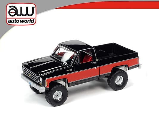 Auto World 1:64 Premium - 1978 Chevrolet K10 Silverado (black/red) - Diecast