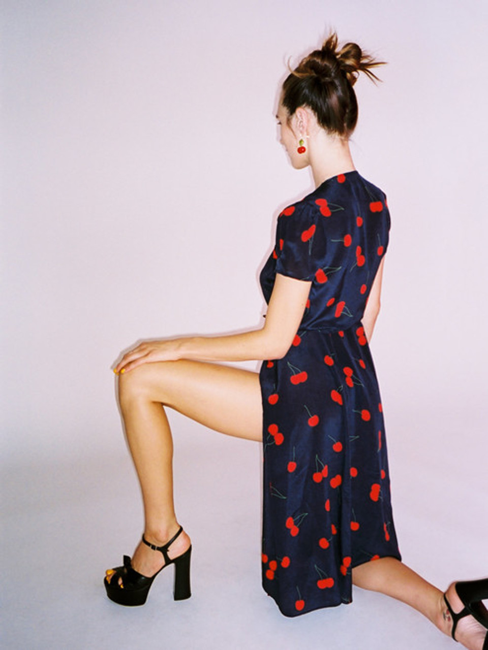 The Teale Wild Cherry Wrap Midi Dress | Réalisation Par