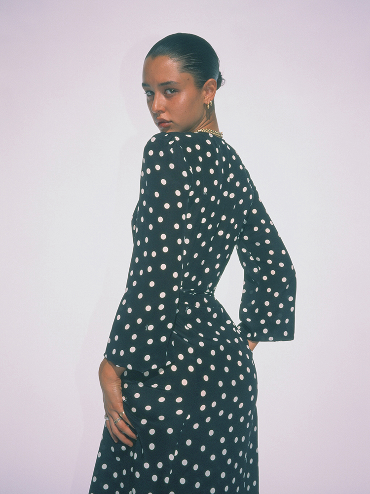 The Violette - Black & White Spot