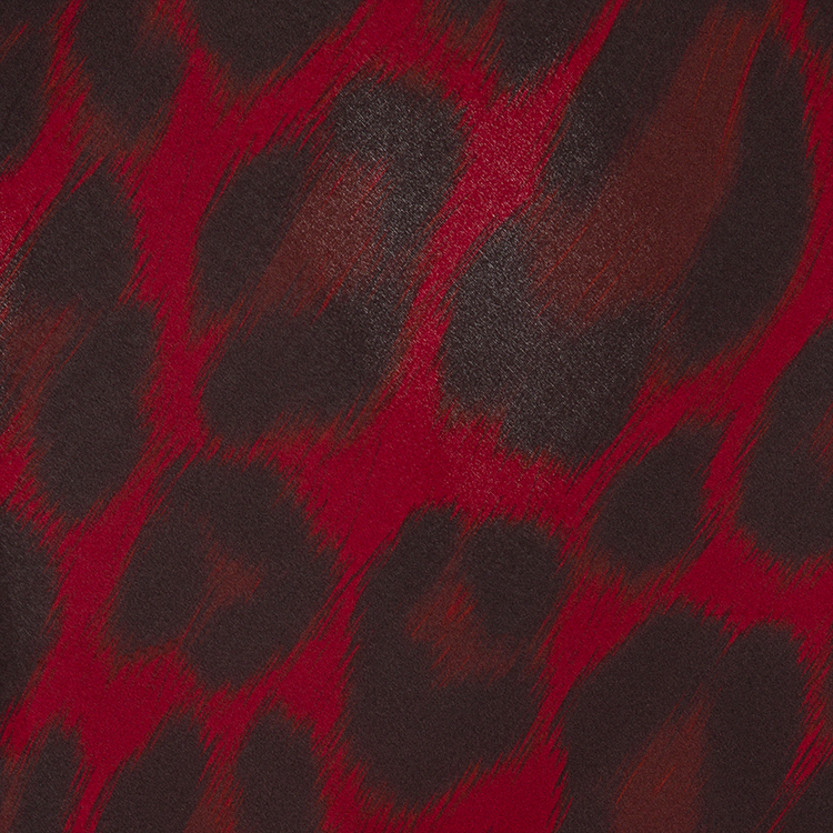 Tapis Petbed motifs léopard fond rouge au metre de Martin sellier 