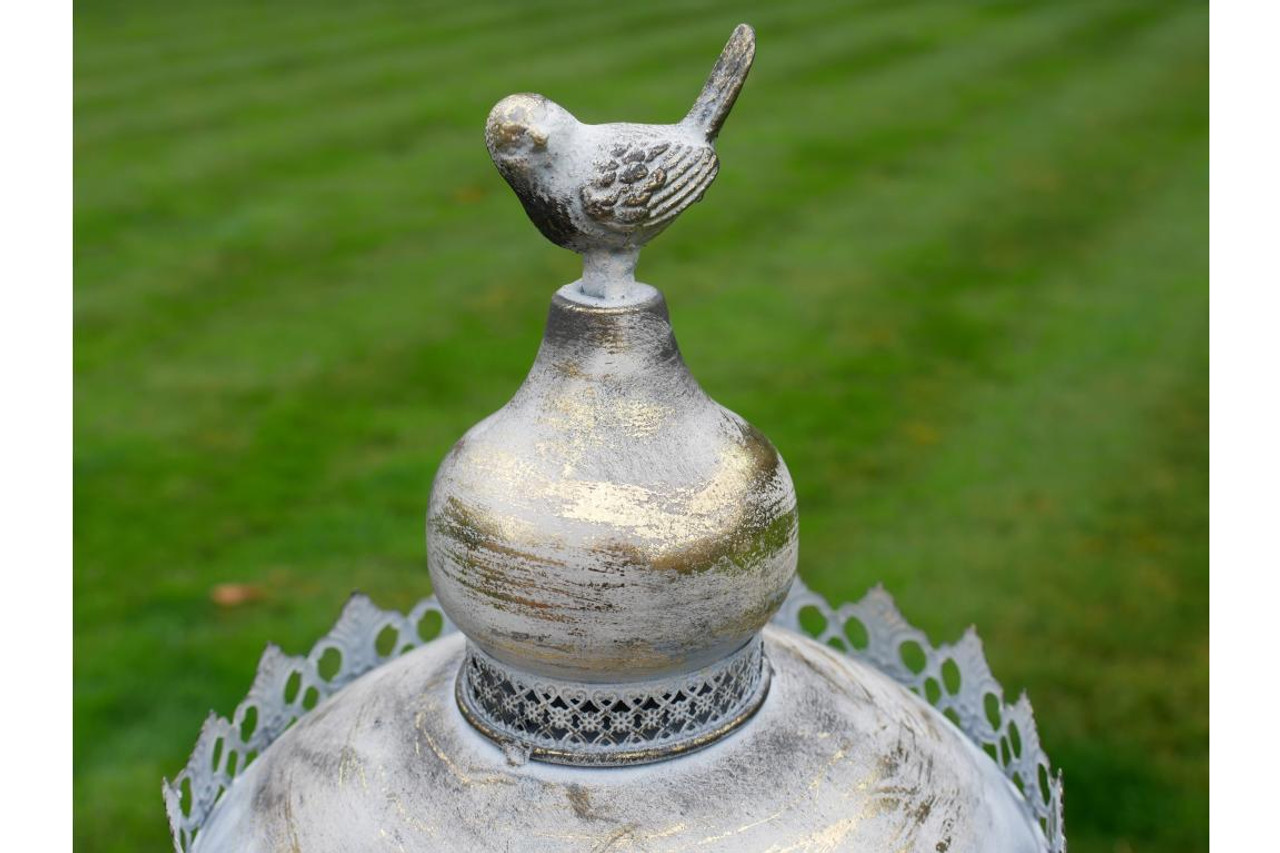 Fascinating Dedicated Metal bird feeder 