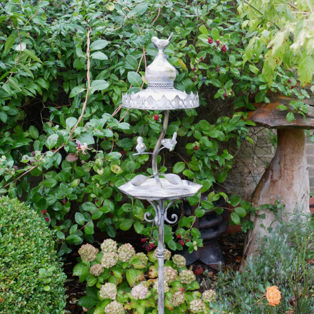 Fascinating Dedicated Metal bird feeder