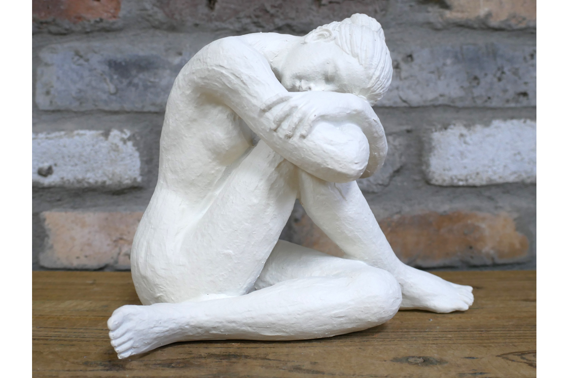 Sitting Lady – Contemporary Resin Sculpture