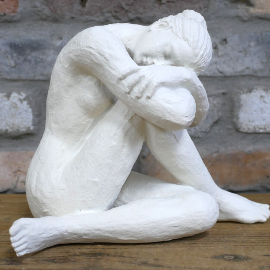 Sitting Lady – Contemporary Resin Sculpture