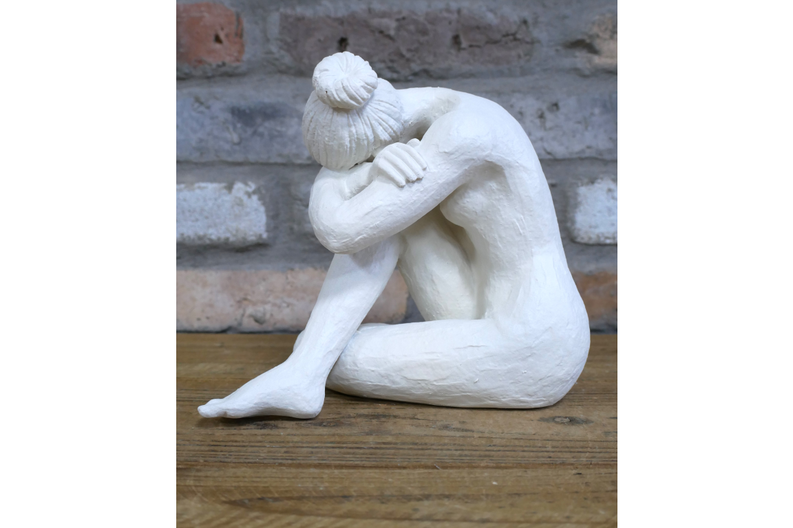 Sitting Lady – Contemporary Resin Sculpture