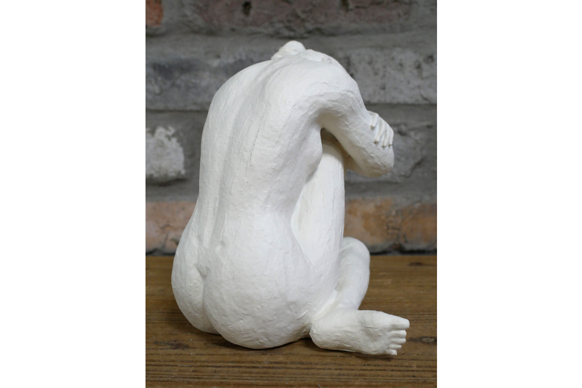 Sitting Lady – Contemporary Resin Sculpture
