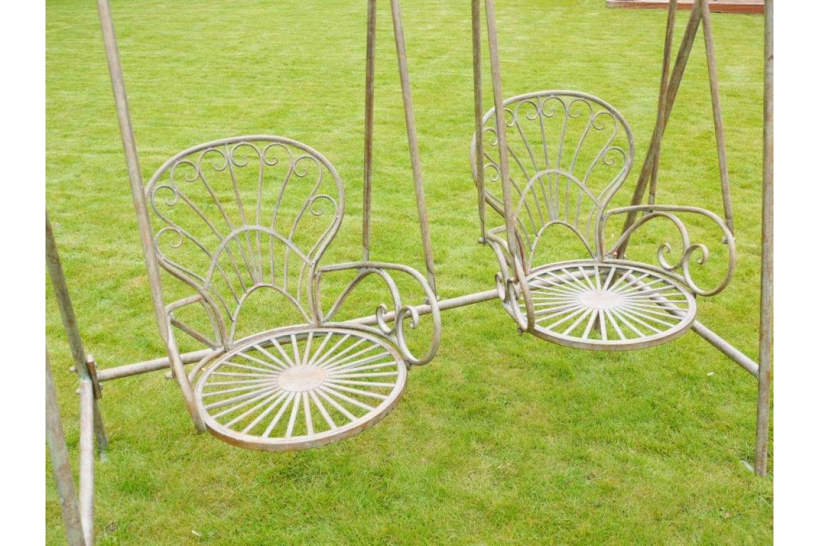 Ornate Metal Garden Swing – Decorative Two‑Seat Outdoor Swing