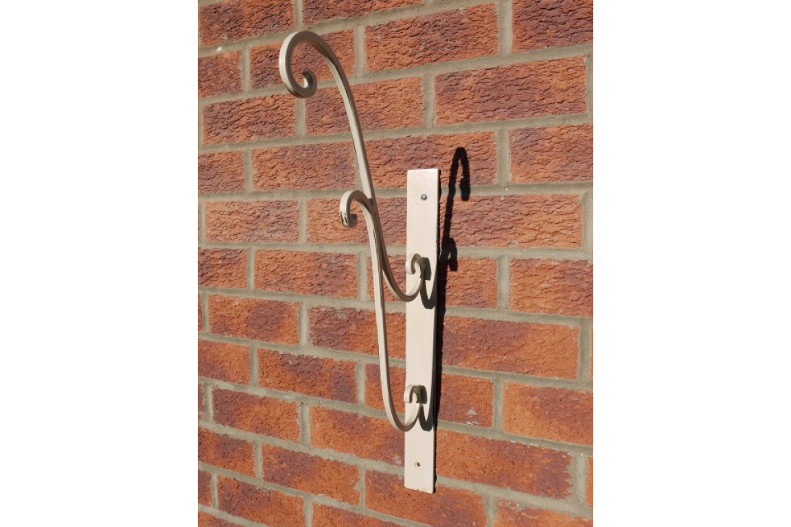 Cream Wall Bracket – Decorative Garden Hanger