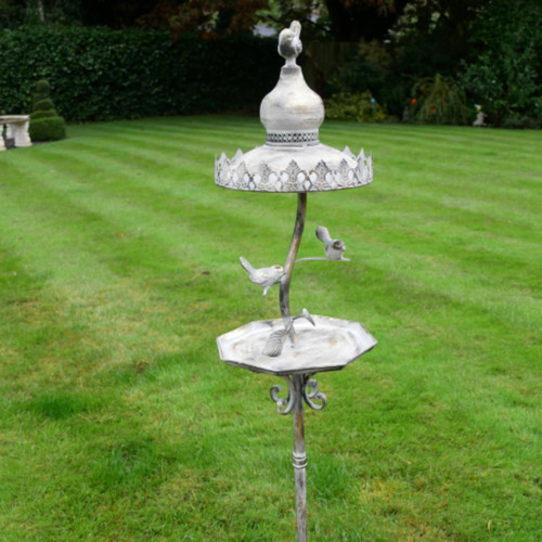 Fascinating Dedicated Metal bird feeder