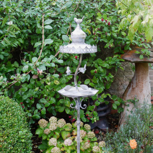 Fascinating Dedicated Metal bird feeder