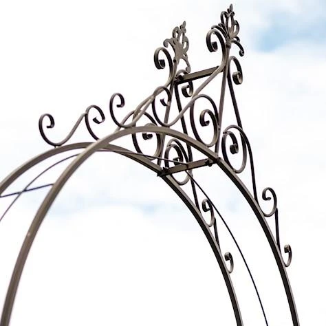 Woodland Gates with Arch – Rusty Finish 
