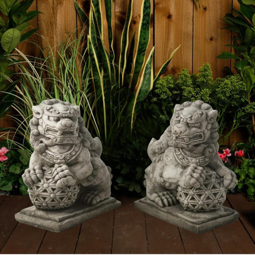 Stunning Pair of Large Foo Dogs statues 