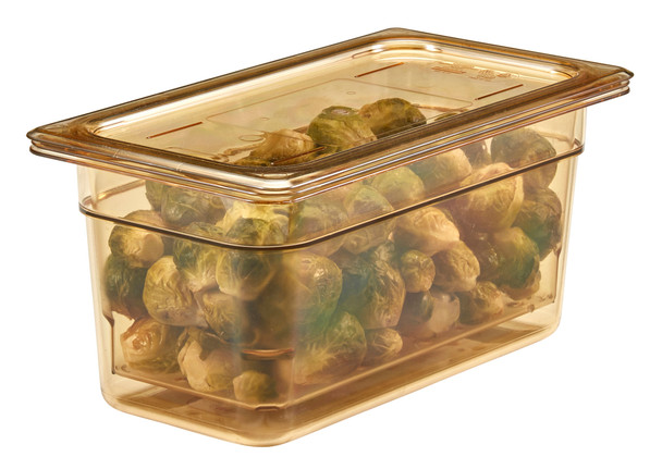 30HPC150 - Flat cover on 150mm deep gastronorm pan that is amber in colour and contains a colander pan holding brussels sprouts