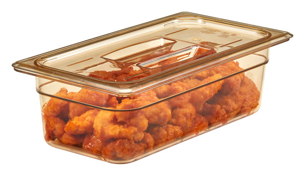 30HPCH150 - Cover with handle on 100mm deep gastronorm pan that is amber in colour and contains chicken bites