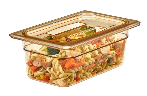 40HPCH150 - Cover with handle on 100mm deep gastronorm pan that is amber in colour and contains pasta salad