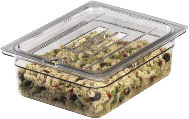 20CWCHN135 - Half sized Polycarbonate Notched Cover with Handle placed upon a 100% transparent polycarbonate GN 1/2 pan containing pasta salad