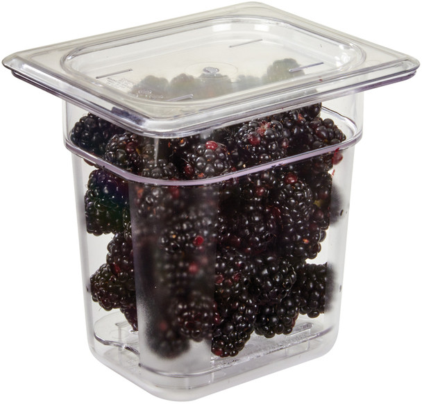 86CW135 - 1/8 sized, 100% transparent, Cambro Polycarbonate Gastronorm Pan containing blackberries, drain shelf & fitted with a flat cover