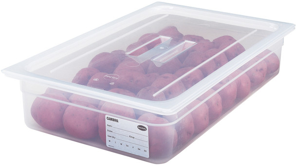 10PPCH190 - Full sized Cambro Polypropylene Gastronorm Cover with Handle fitted to translucent polypropylene gastronorm pan containing peaches