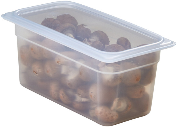 30PPCWSC190 - Cambro Polypropylene Gastronorm Seal Cover fitted on a 150mm deep polypropylene gastronorm pan containing mushrooms