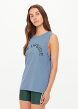 THE UPSIDE women’s denim organic cotton Jeet Tank Top has a relaxed fit with folded arm detail and a green logo at the front. Made for lifestyle.