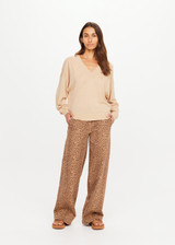 THE UPSIDE women’s sand linen organic cotton Bonita V Neck Knit is designed for a regular fit and features a wide neckline, dropped shoulders and ribbed trims. Made for lifestyle.
