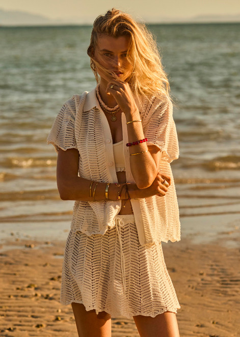 THE UPSIDE women's cream Agni Amayah Knit Shirt is designed for a relaxed fit and features a chevron knit design with pearlised shell buttons. The perfect vacation piece.