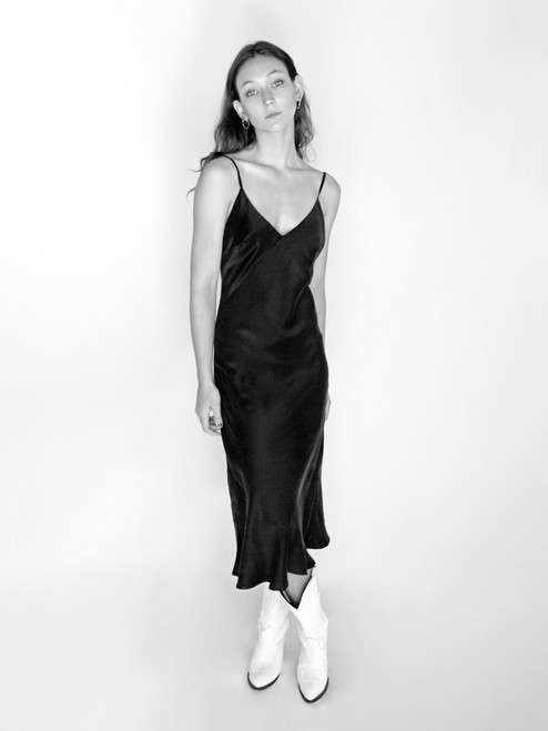 Dreamgirl Valentina, wearing the 1996 Black @valentinaruby