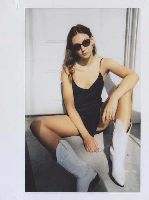 Dreamgirl Valentina, wearing the 1996 Black @valentinaruby