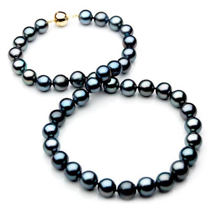 black and pearl necklace