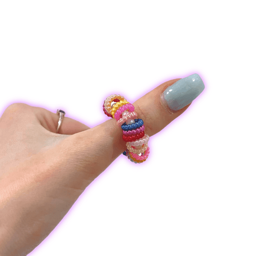 Dinky Things Fidgets - Lil Ziggy is an eye-catching fidget toy adorned with a mesmerising kaleidoscope of rainbow beads that effortlessly roll between your fingers.