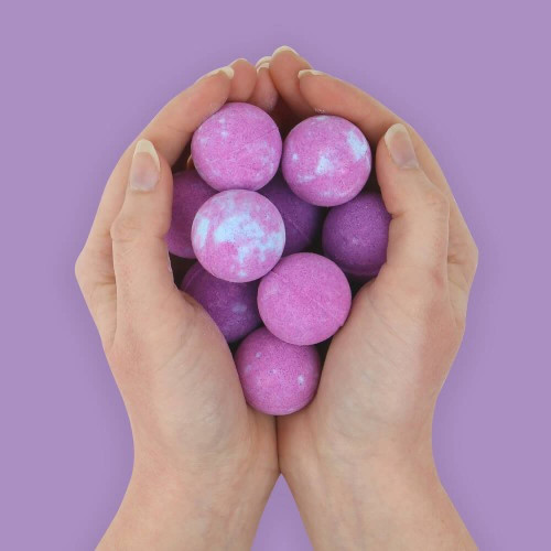 Say goodbye to 'prob-llamas' with a bath experience that's as delightful as it is unexpected. The Llama Poo Bath Bombs promise fun, fragrance, and relaxation in your tub.