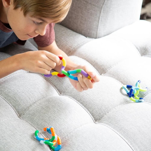 Elegant in its simplicity and endlessly captivating, the Tangle Jr Textured by Tangle Creations exemplifies the beauty of tactile play.