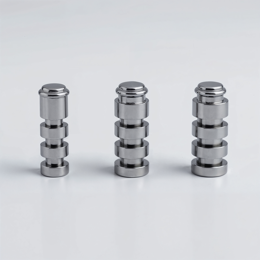 The Locator R-Tx Abutment Analog (4 Pack) pieces drop shadows.