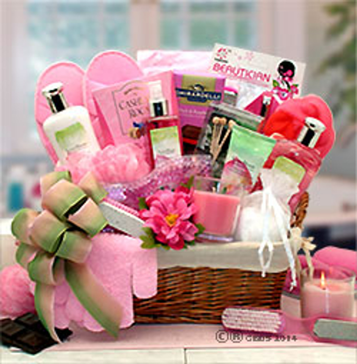 Gift basket beauty products hi-res stock photography and images - Page 3 -  Alamy