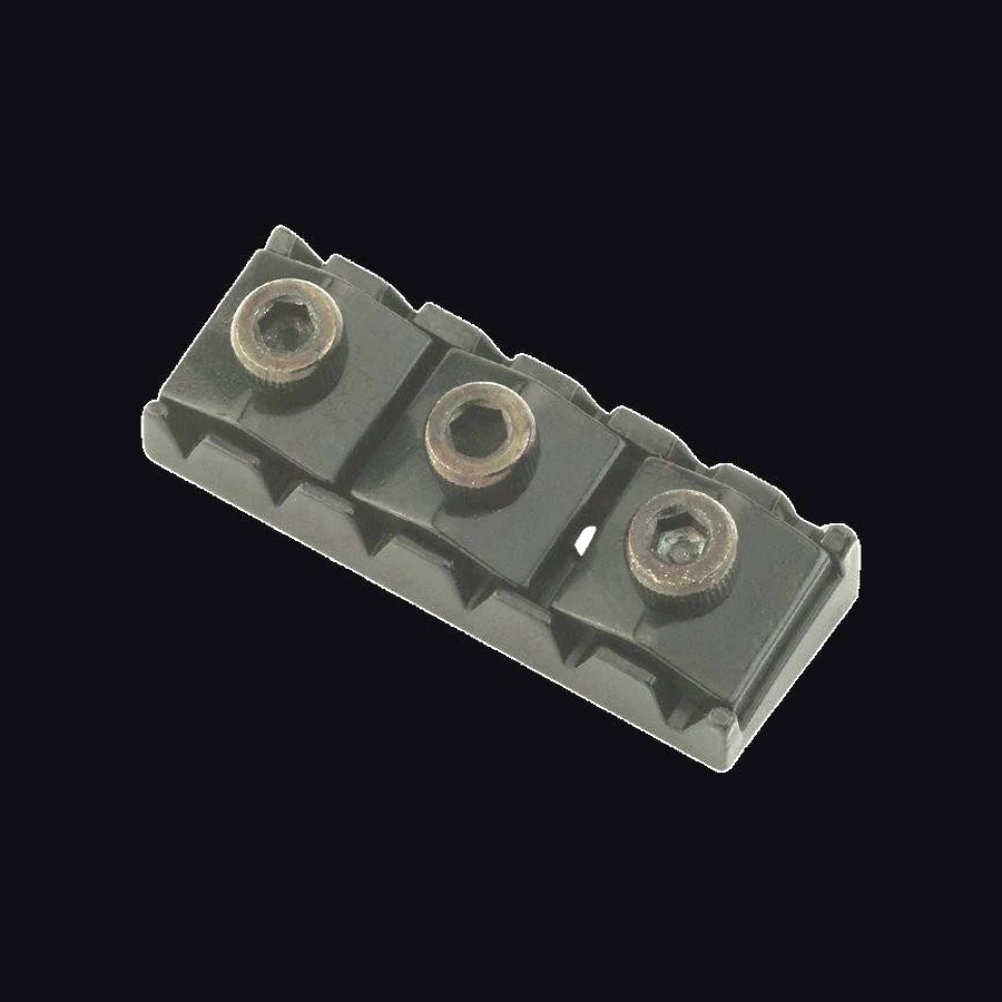 Floyd Rose locking nut with clamping pads