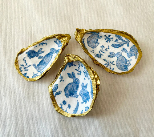 Blue Bunny Oyster Shell Jewelry Dish (3 Sizes) Blue Bunny Oyster Shell Jewelry Dish (3 Sizes)