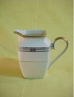 Engagement Creamer Lenox