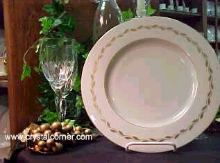Golden Wreath Dinner Plate